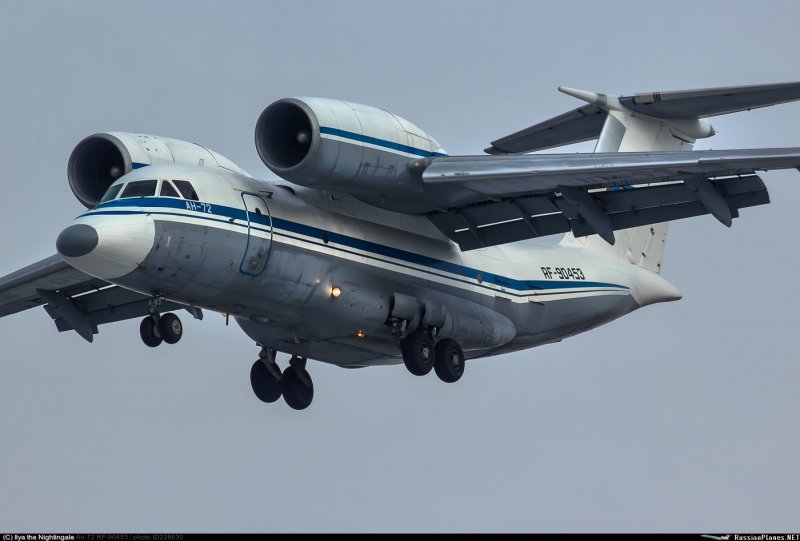 АН-72 военно-транспортный самолёт