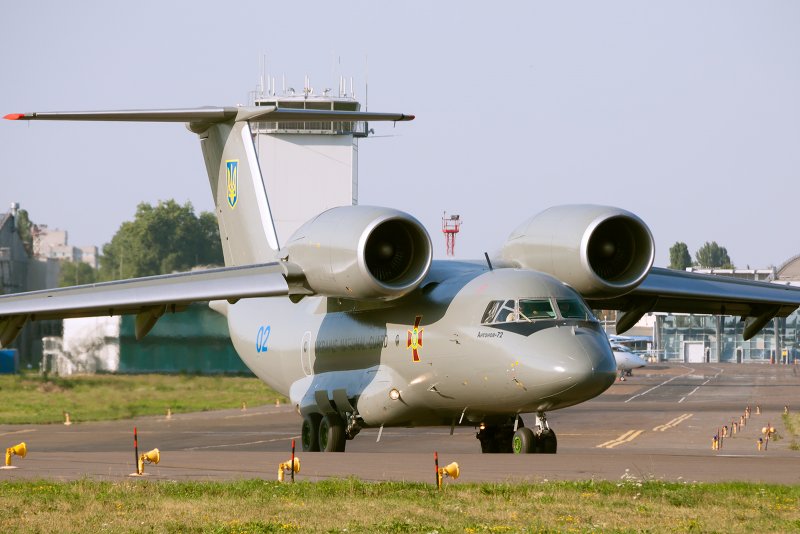 АН-72 транспортный самолёт