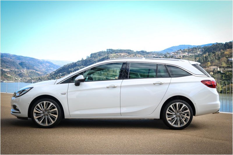 Opel Astra универсал 2014