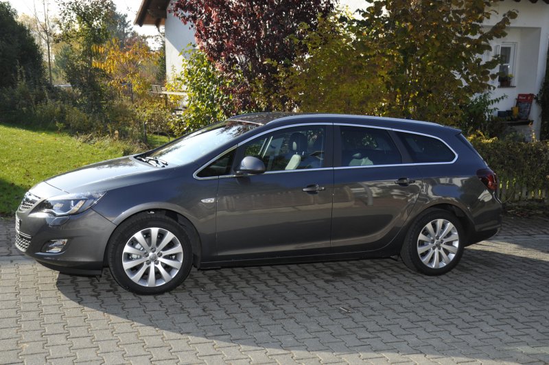 Опель Астра Sports Tourer 2011