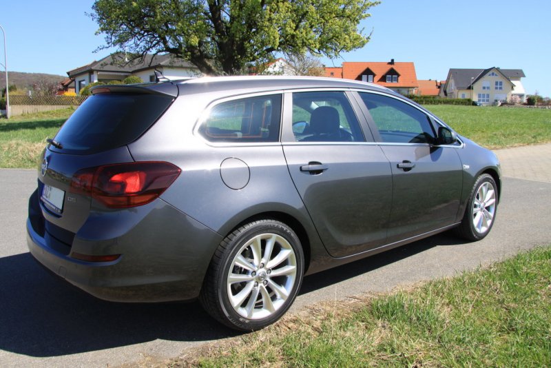 Opel Astra j универсал 2013