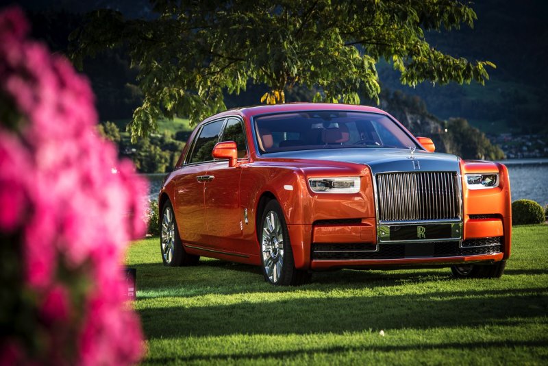 Машина Rolls Royce Phantom
