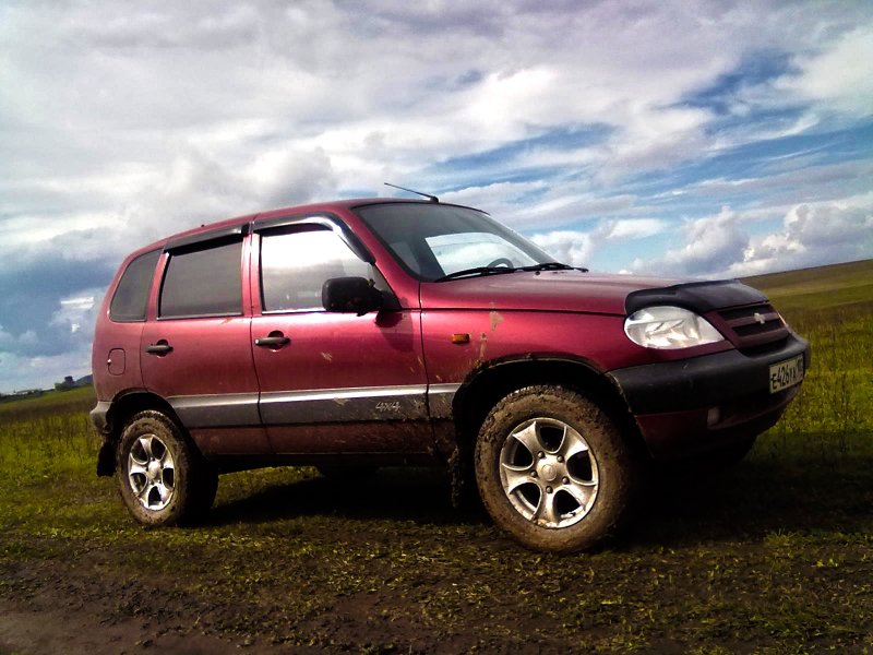 Chevrolet Niva Red