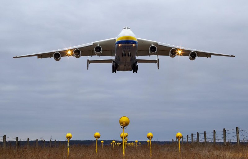 АН-225 транспортный самолёт
