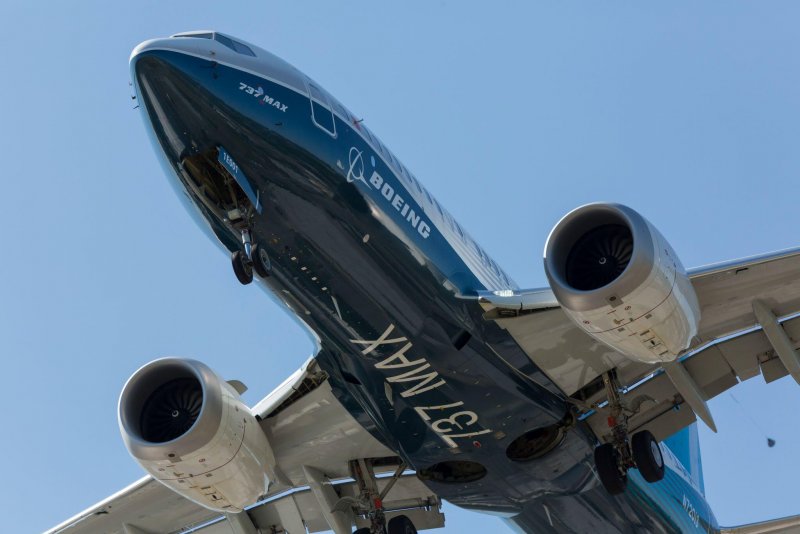 Boeing 737 аварийные трапы