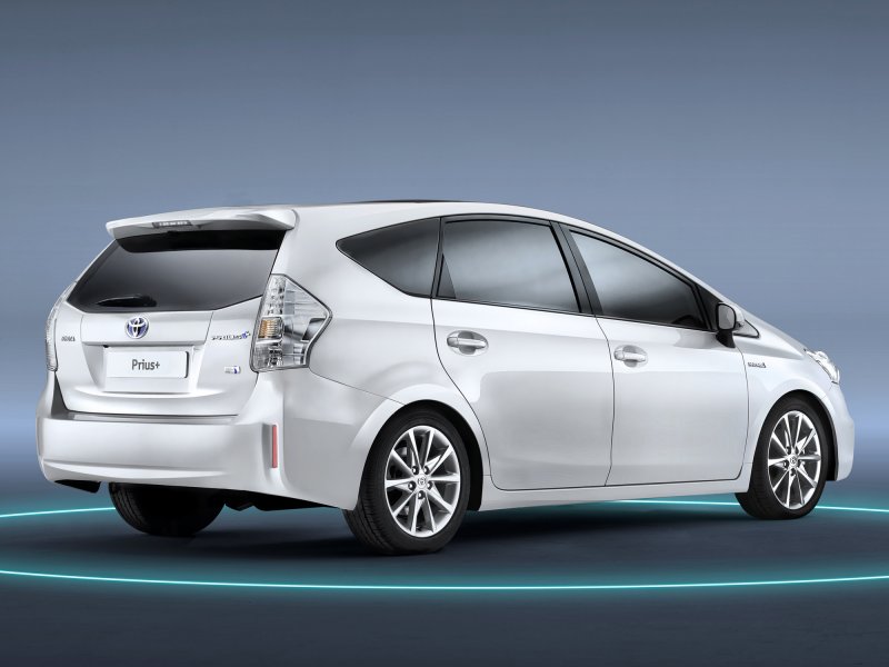 Toyota Prius v Plus 2015
