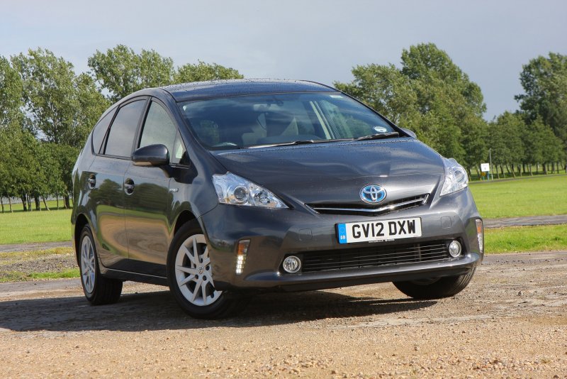 Toyota Prius v Plus 2015