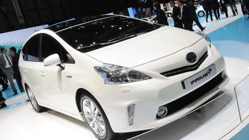Toyota Prius Plus 2011>
