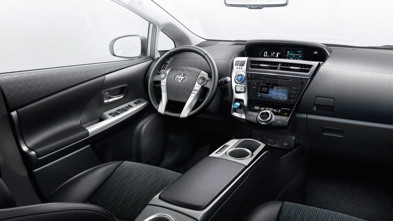 Prius Alpha 2019 салон