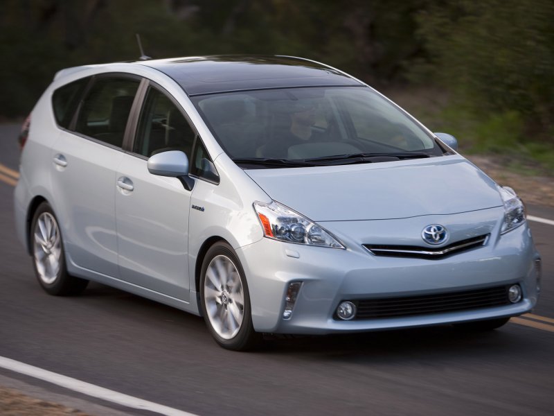 Toyota Prius v 2012