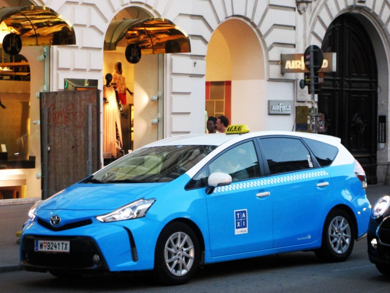Toyota Prius Plus 2017