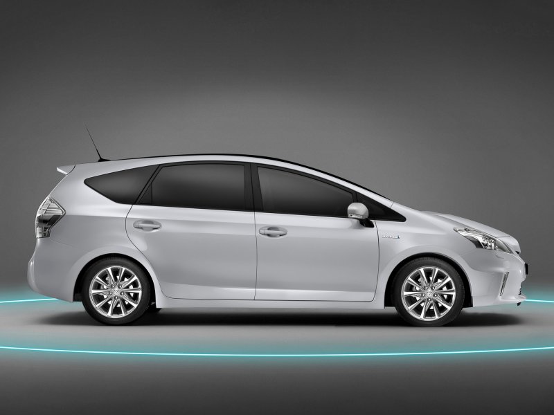 Toyota Prius v Plus 2015