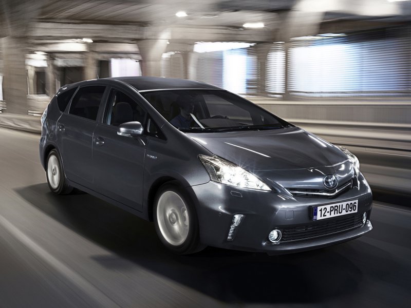 Toyota Prius 2011 III