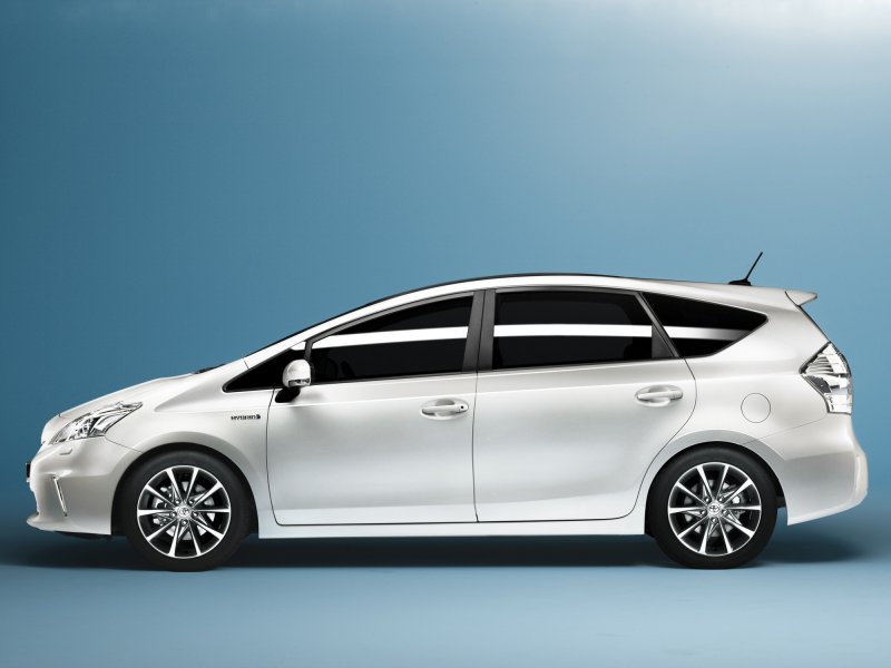 Toyota Prius гибрид Plus