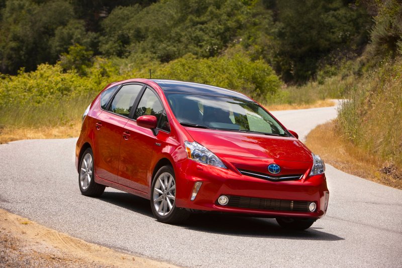 Toyota Prius v 2012