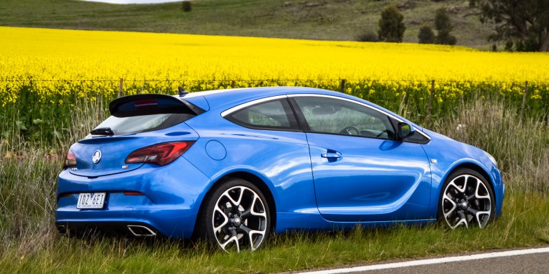 Opel Astra GTC 2020 купе