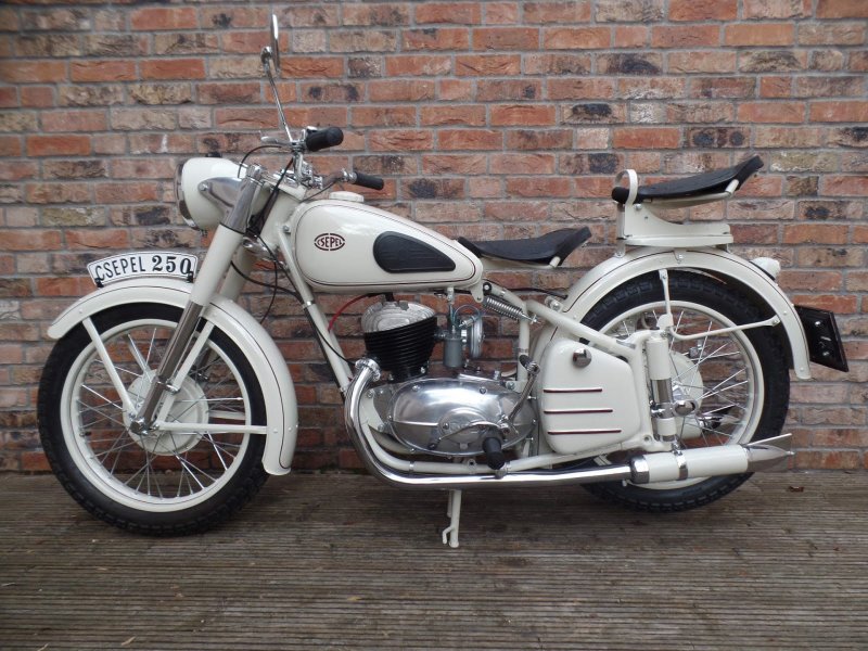 1966 Suzuki t10