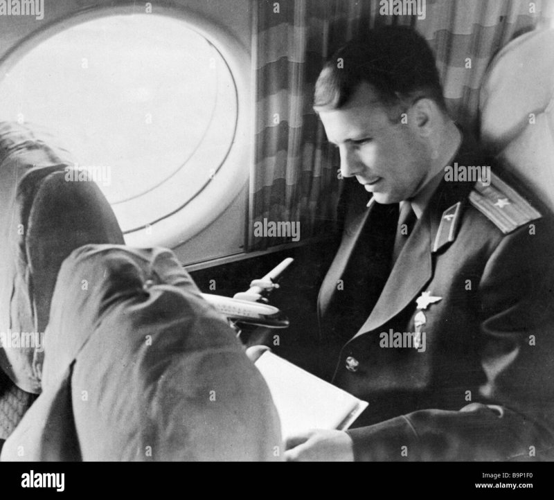 Гагарин Юрий Алексеевич первый полет в космос 12 апреля 1961 года