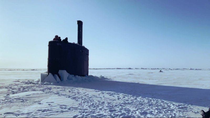Всплытие подводной лодки в арктических льдах США