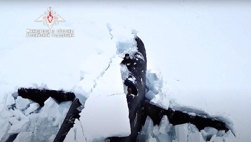 Всплытие Российской подводной лодки