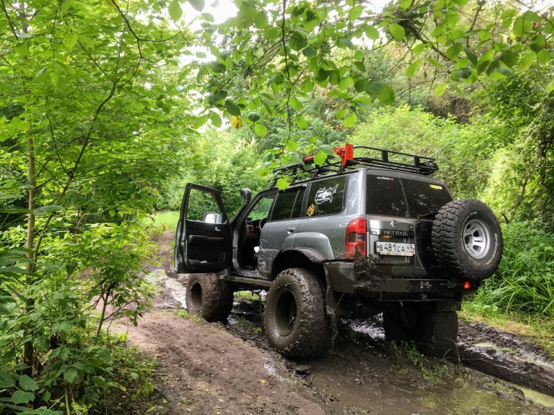 Nissan Patrol v (y61)