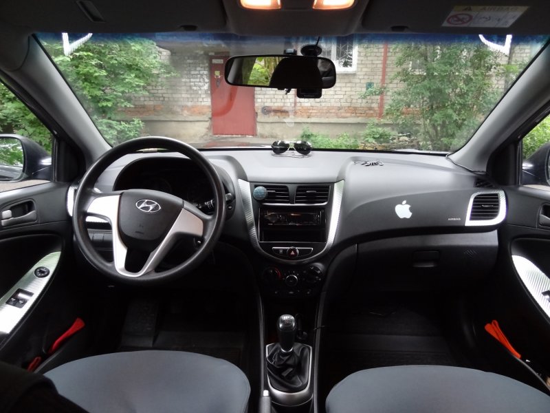 Hyundai Solaris 2013 хэтчбек салон