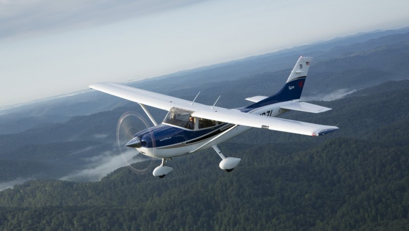 Cessna в небе