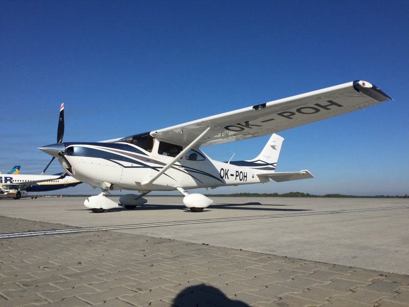 Самолет Cessna t182t