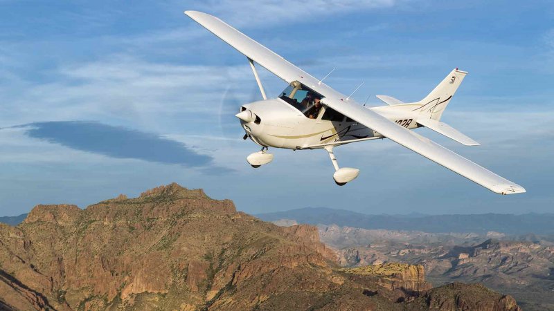 Cessna 172 Джеймс Бонд