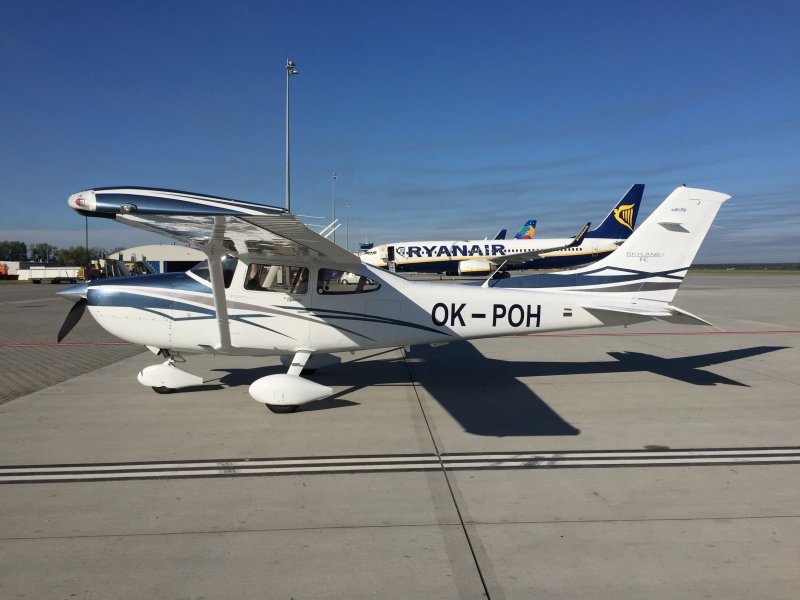 Cessna c182q