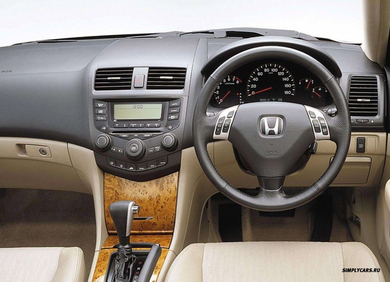 Honda Accord 2005 салон праворульная