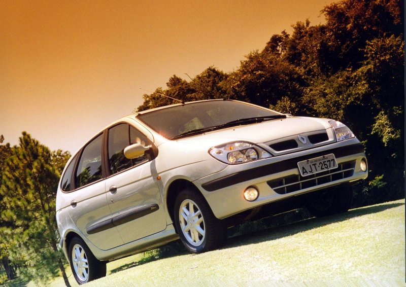 Renault Scenic stance