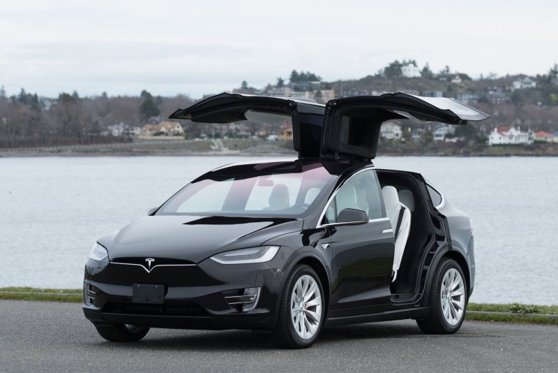 Tesla p90d 2016