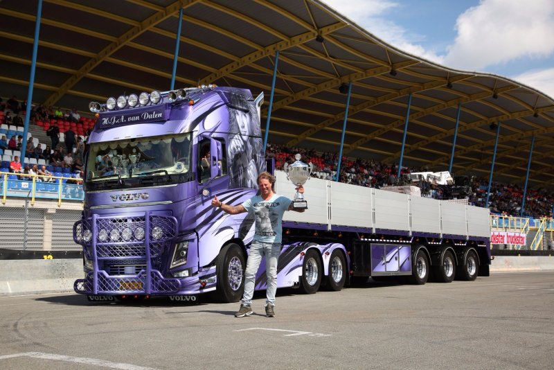 Грузовик Volvo FH 2017