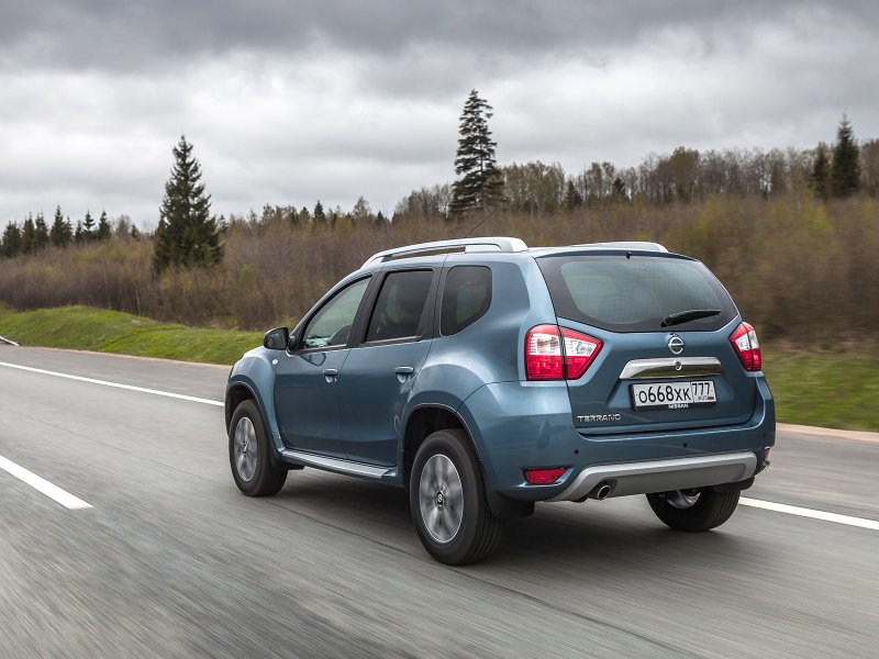 Nissan Terrano 2018 сзади