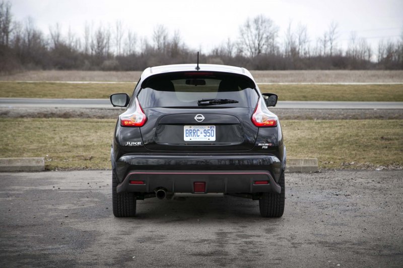 Nissan Juke сзади