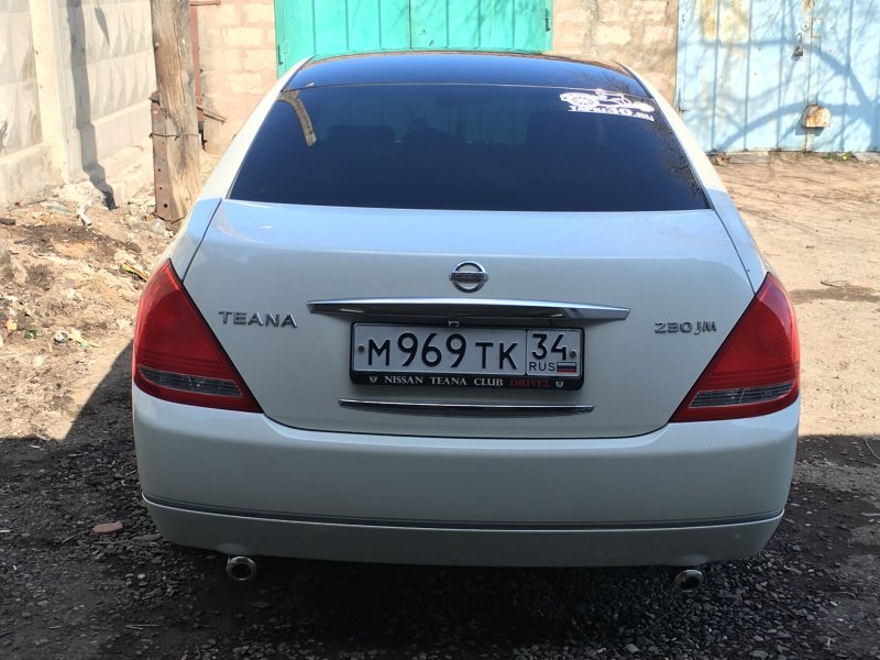 Nissan Teana сзади