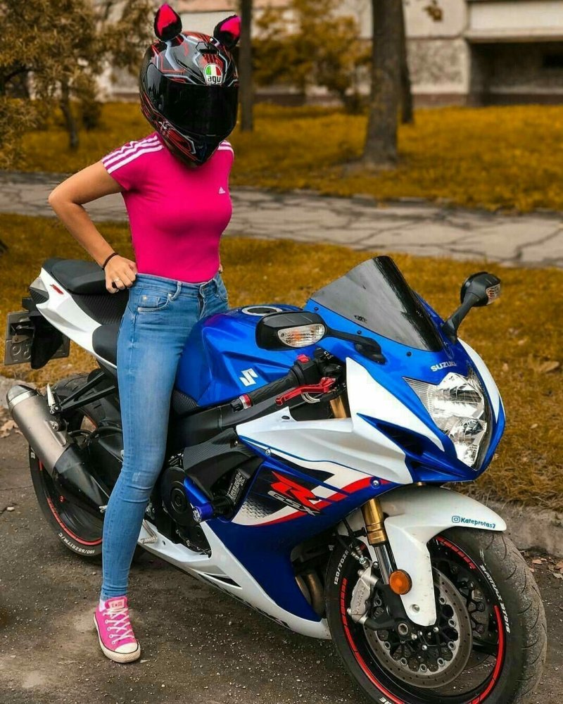 Спортбайк с девушкой