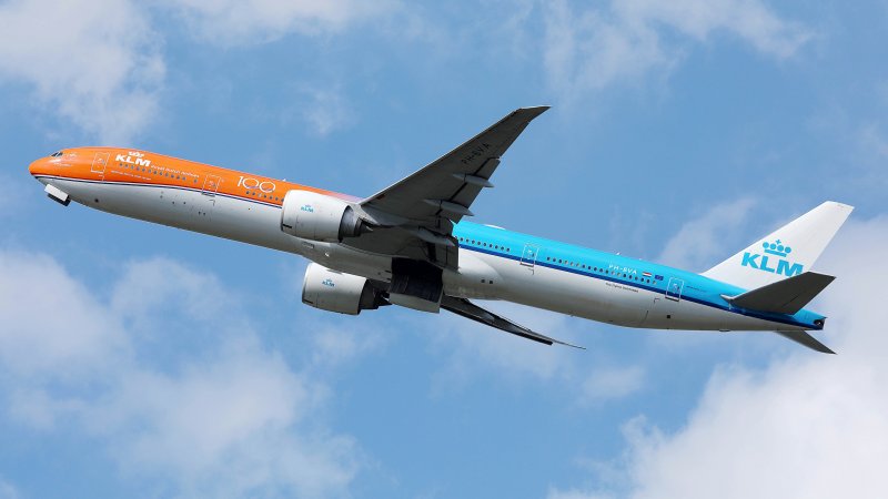 Самолет Боинг 777