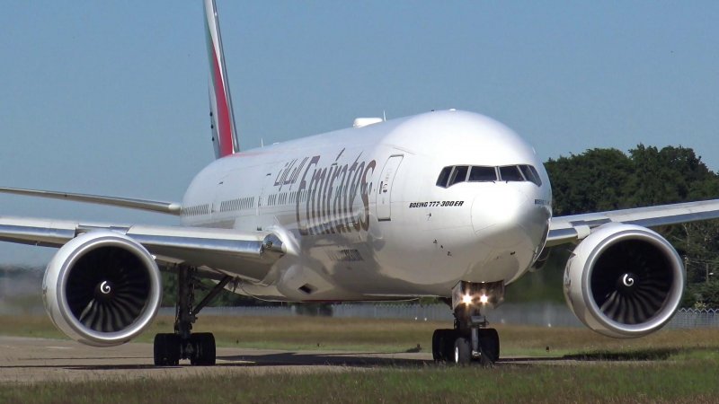 Самолет Боинг 777