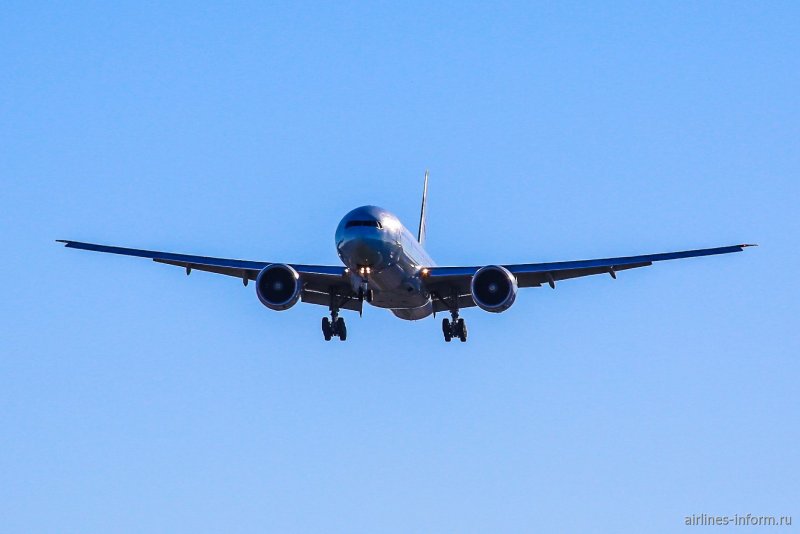 Самолет Боинг 777