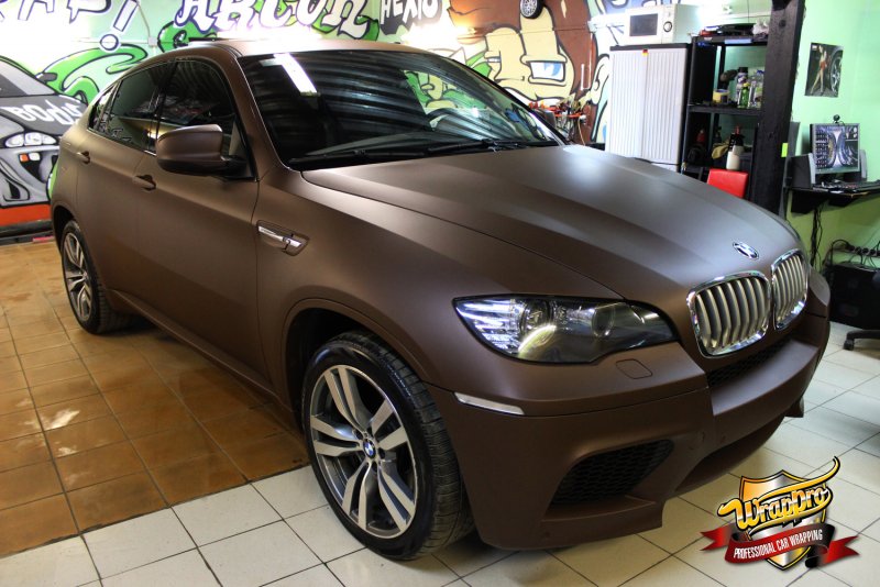 BMW x6 Марракеш Браун с черными дисками