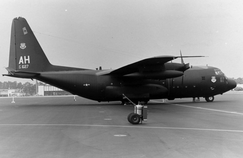 C130 Hercules вид сбоку