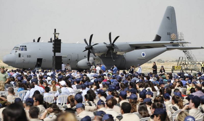 Самолет c-130j super Hercules