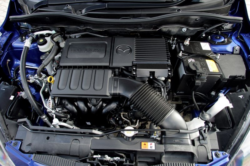 Mazda 3 2006 под капотом