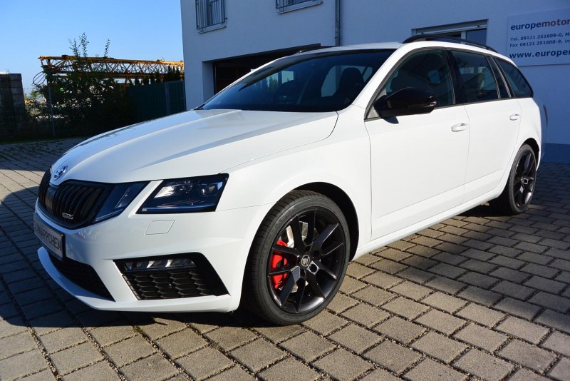 Skoda Octavia a7 RS White