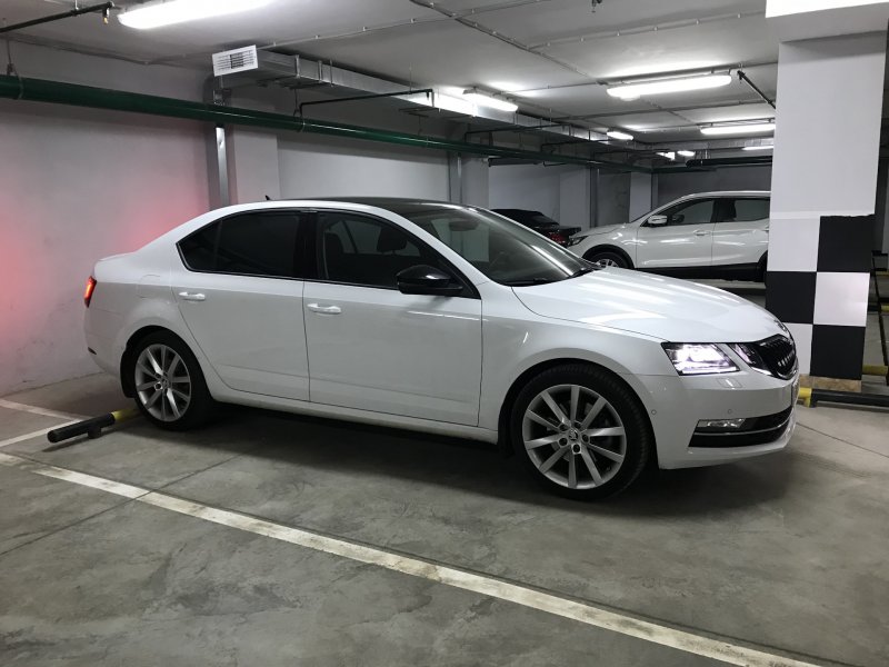 Skoda Octavia a7 FL белая