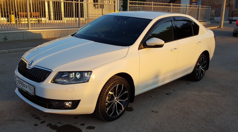 Skoda Octavia r17 белая