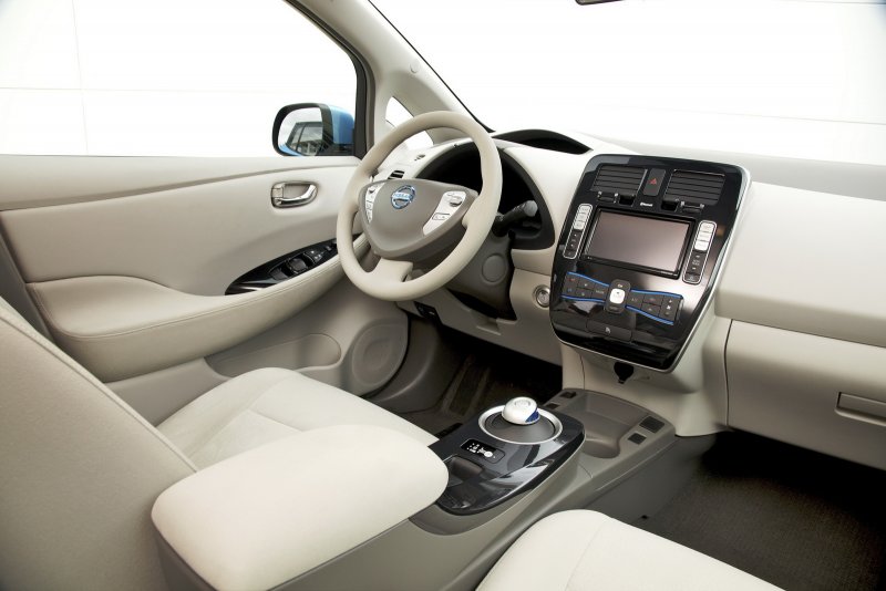 Nissan Leaf салон