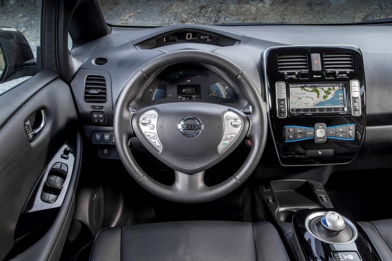 Nissan Leaf 2010 салон